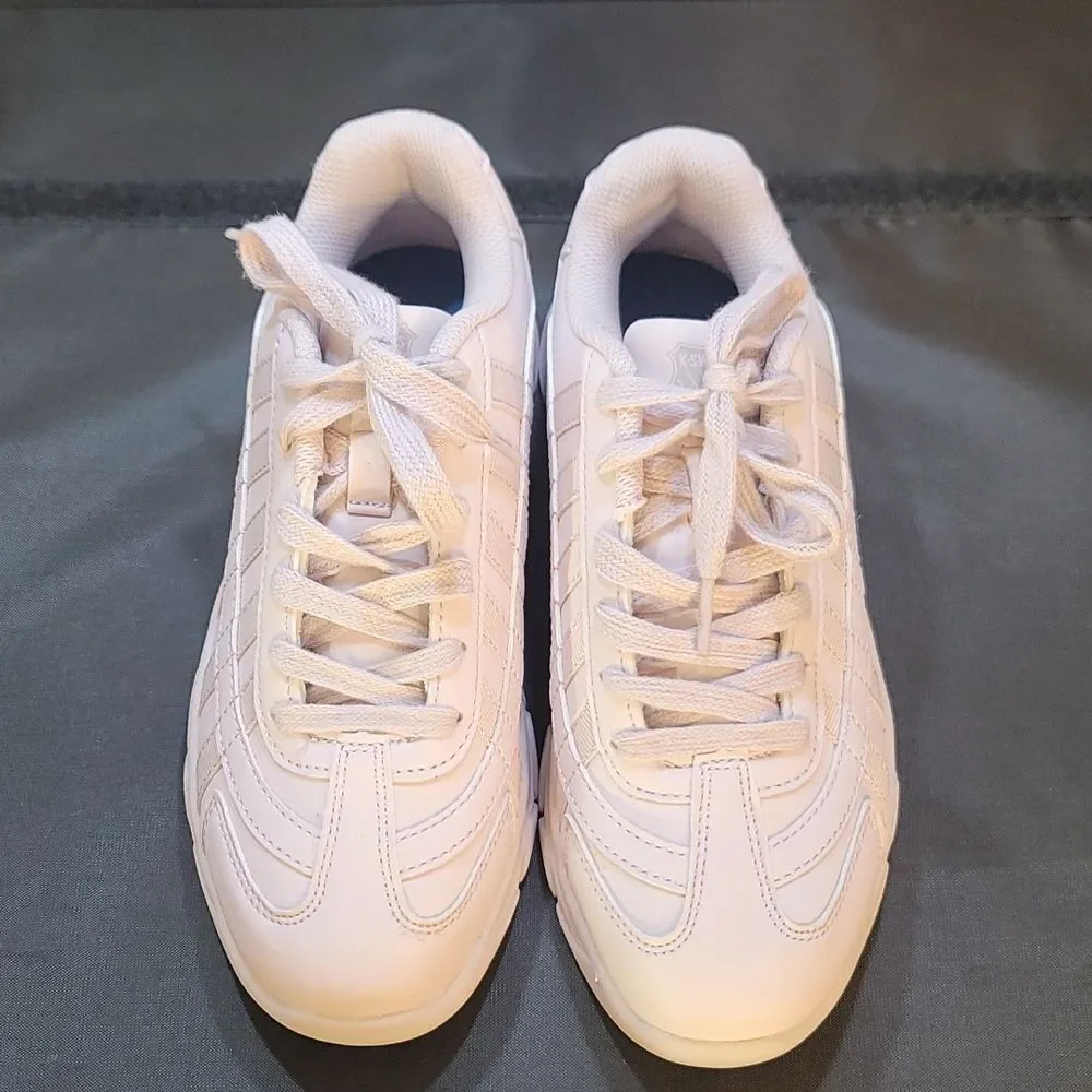 BRAND NEW K-SWISS LACE UP CLOSURE YOUTH11 SNEAKER